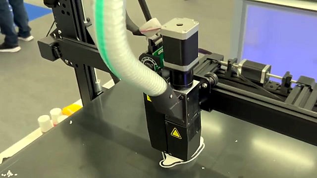 Extruder + feed tube printing white part (SKU ask)