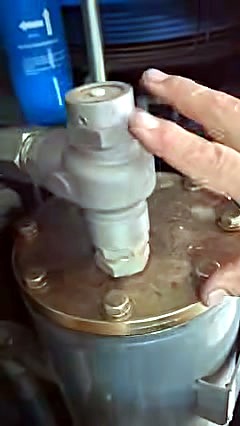 Service valve/connector close on compressor body (SKU ask)
