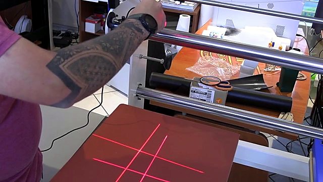 Red laser cross/grid on placement platen (SKU ask)