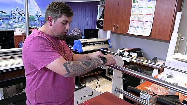 Crosshair laser unit clamped on machine rail (SKU ask)