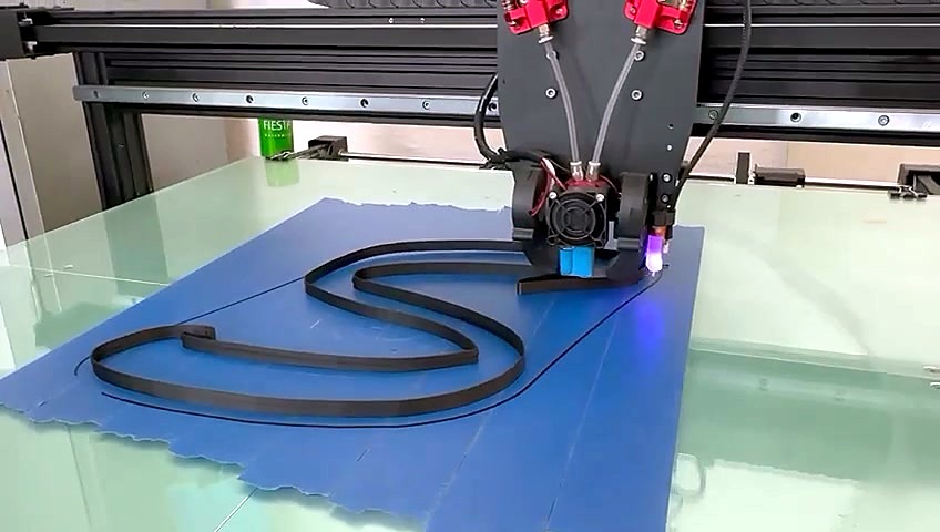 Gantry extruding serpentine black letter-return wall (SKU ask)