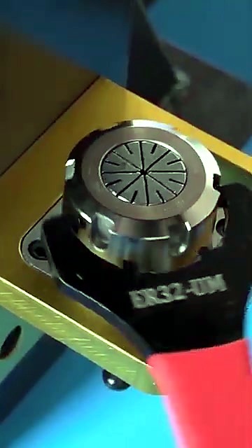 ER32-UM collet wrench at spindle (SKU ask)