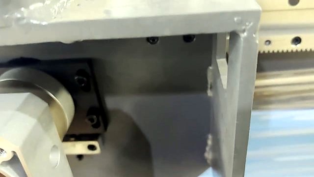 Side view gearbox bolted to vertical end-plate (SKU ask)