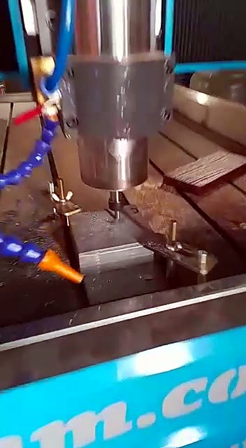 Spindle + blue coolant hose orange tip (SKU ask)