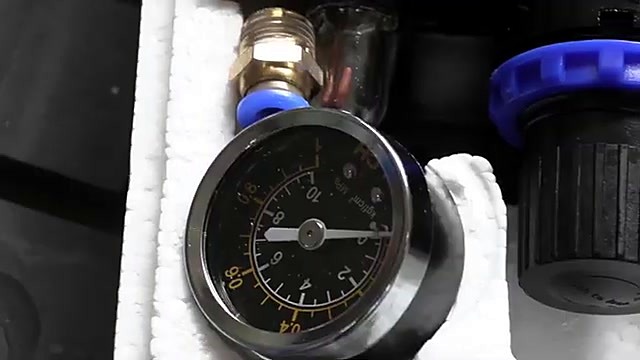 Pneumatic pressure gauge + blue knob (SKU ask)