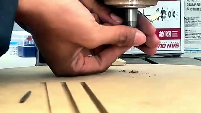 Hand installing bit in spindle collet (SKU ask)