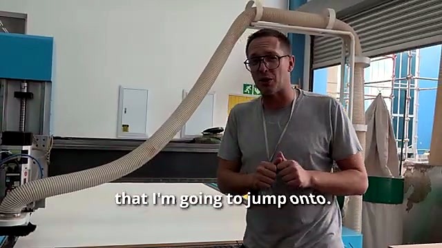 Presenter at blue EasyRoute bed intro (SKU ask)