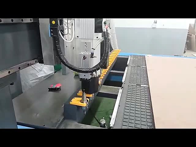 R-1325K/90L ATC spindle beside the linear tool rack with yellow tool holders