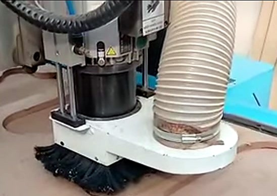 R-2030K/90L close-up: 9kW spindle + white dust hood + dust hose (Eric teach)