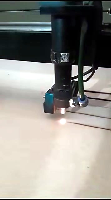 CO2 gantry head cutting rectangular lines on light board (SKU ask)