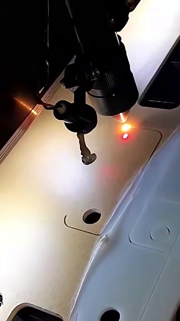 Black head active cut glow + red dot on white sheet (SKU ask)