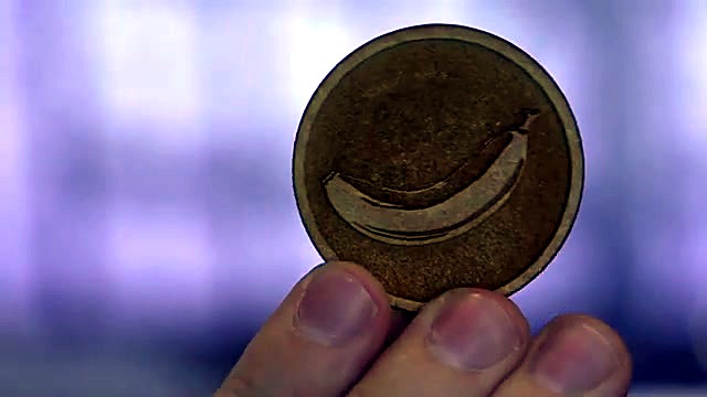 Finished banana-motif Supawood coin (SKU ask)