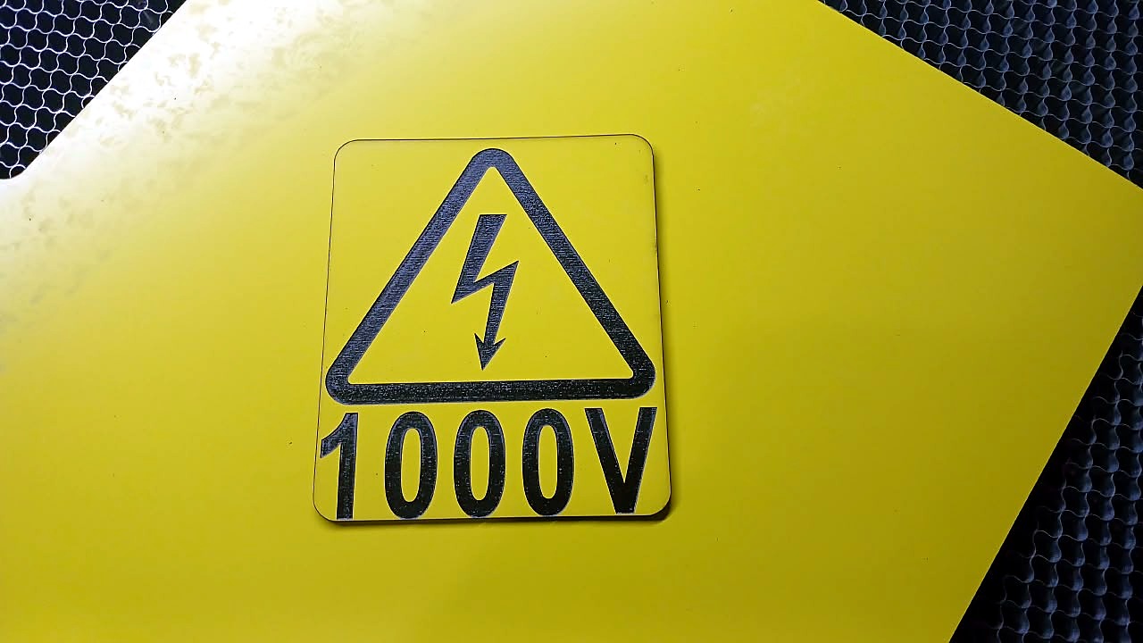 LC-1390 cabinet CO2: 1000V safety sign on yellow sheet over honeycomb bed (staff still)