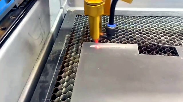 Gold CO2 head + air-assist cutting/engraving on honeycomb (SKU ask)