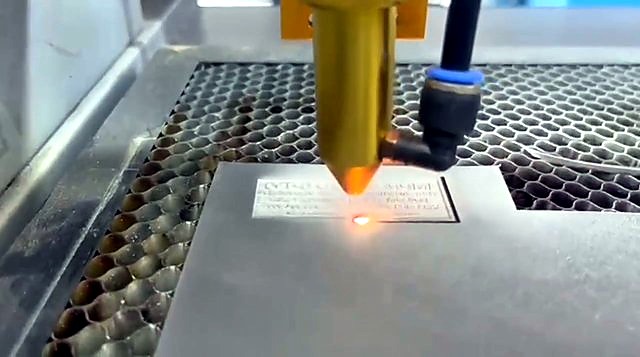 Gold head engraving glow on mirrored stamp text (SKU ask)