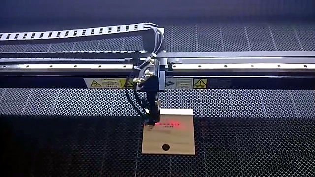 Cabinet gantry + red-dot engraving wood lid on honeycomb (SKU ask)