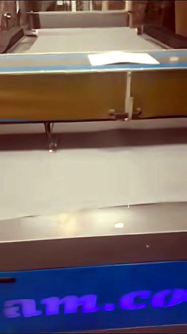 Wide conveyor/flat bed cutting light roll material (SKU ask)