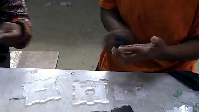 Assembling interlocking clear acrylic money-box base (SKU ask)