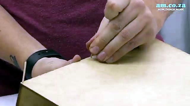 Pin/dowel insert during jointless box assemble (SKU ask)