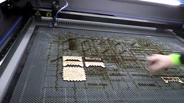 Removing cut mosaic panels from honeycomb bed (SKU ask)