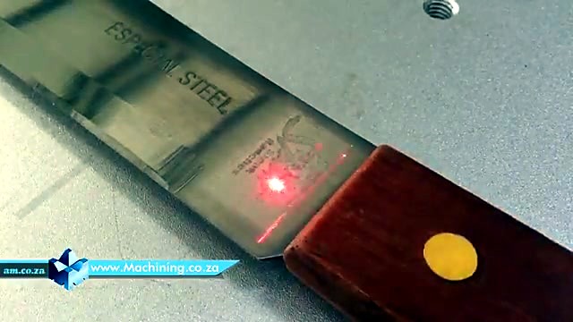 Dual red focus dots on stainless blade during LabelMark setup (SKU ask)