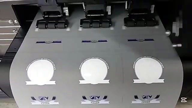 Carriage colour pass over school crest row (SKU ask)