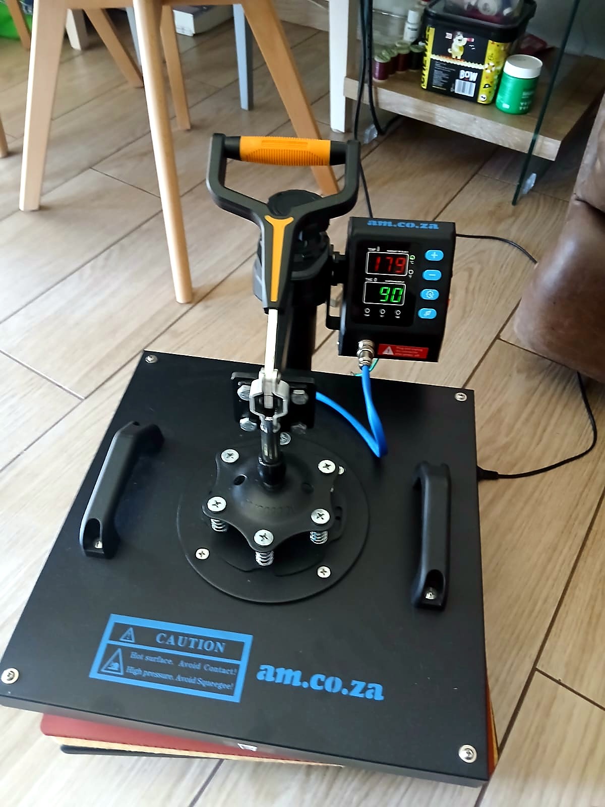 H-PRESS/3838: am.co.za 380x380 heat press with digital temperature/time controller (179 / 90) in use at the customer's premises, paired with the F-DTF/A3 DTF printer (customer photo)
