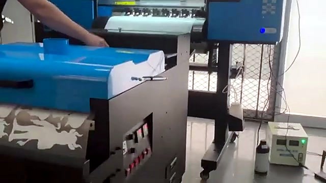 Operator at blue hinged lid of powder companion (SKU ask)