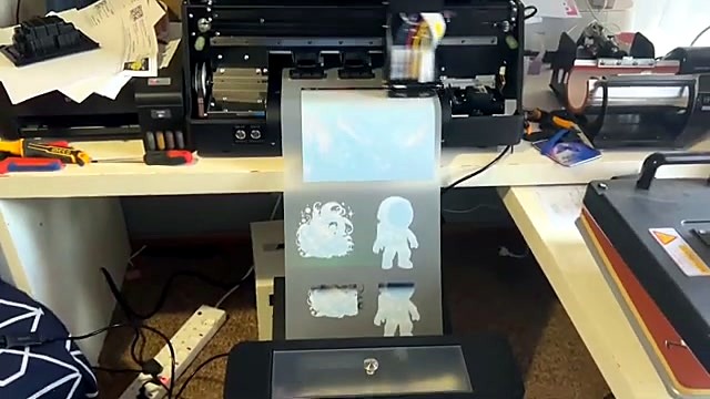 Carriage printing astronaut artwork (SKU ask)