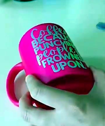 End-angle mug durability demo after knife scrape (SKU ask)