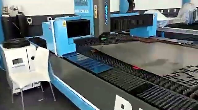 RAYCUT fiber laser cutting head close-up