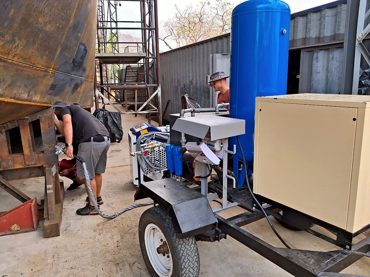 LM-V/3000 LaserMaster 4-in-1 mounted on a trailer outdoors next to an air-receiver tank and enclosure (staff still)