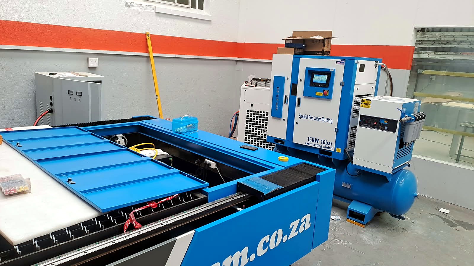 LF-2040/12000 RayCUT: open blue chassis am.co.za + 15kW 16bar laser compressor suite (April product still)
