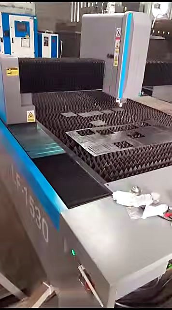 Fibre laser family: gantry cutting metal sheet on slat bed (SKU ask; LF-1530 marking observed)