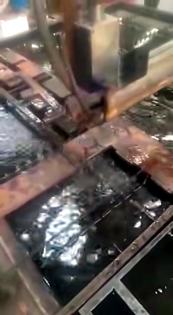 Cutting head over metal after arc (SKU ask)