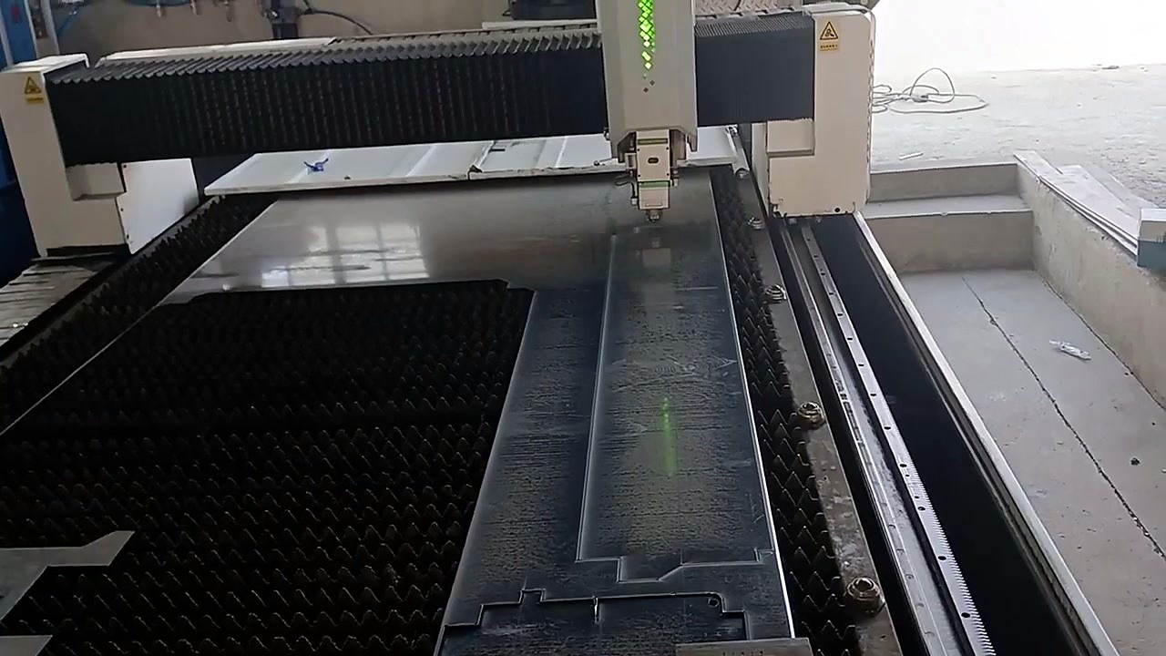 Fibre gantry over steel on serrated slat bed (SKU ask)