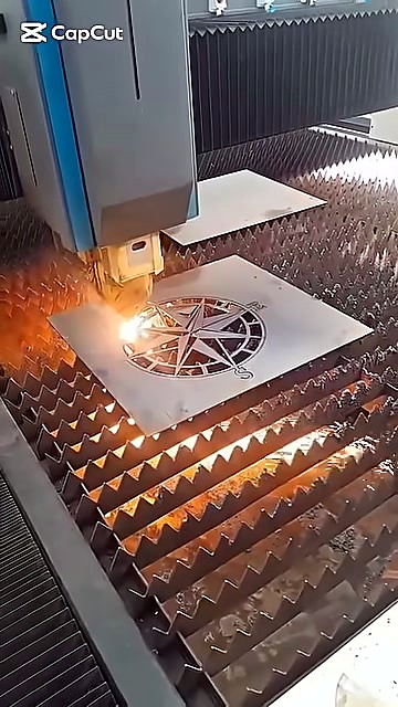 Head cutting compass rose on slat bed (SKU ask)