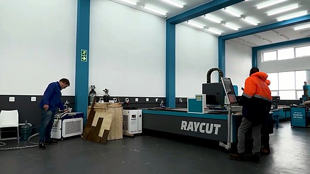 Wide RAYCUT branded sheet laser + white chiller + console (SKU ask)
