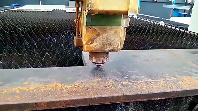 Brass nozzle sparks cutting thick plate (SKU ask)