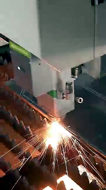 Fiber head spark-cutting stainless on slat bed (SKU ask)