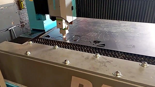 Wide RAYCUT bed starting geometric gate cut on steel sheet (SKU ask)