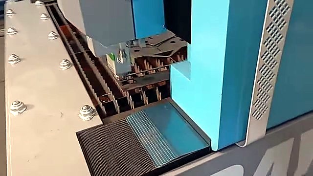 RAYCUT side brand + many small parts on slat bed (SKU ask)