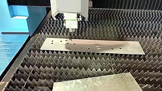 Fiber head over metal coupon with circular holes on slats (SKU ask)