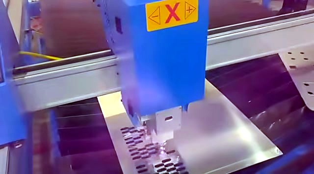 Active fibre cut sparks on stainless grid (SKU ask)