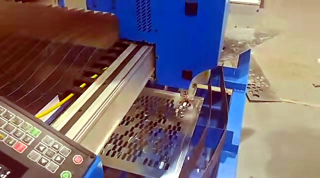 Blue gantry + cable carrier wide over perforated sheet (SKU ask)