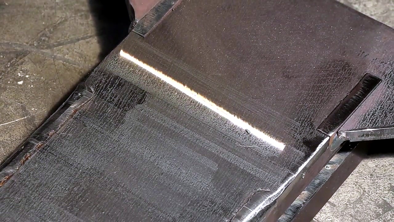 Clean vs oxide contrast on steel channel (SKU ask)