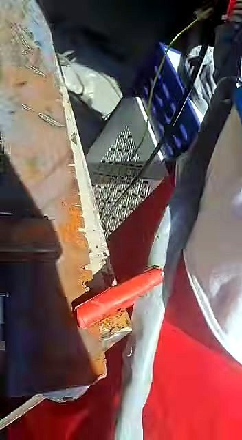 Handheld fibre process on clamped rusted metal (SKU ask)