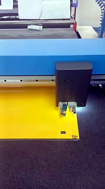 FlatCUT-family dual TOOL1/TOOL2 head over yellow sheet (SKU ask)