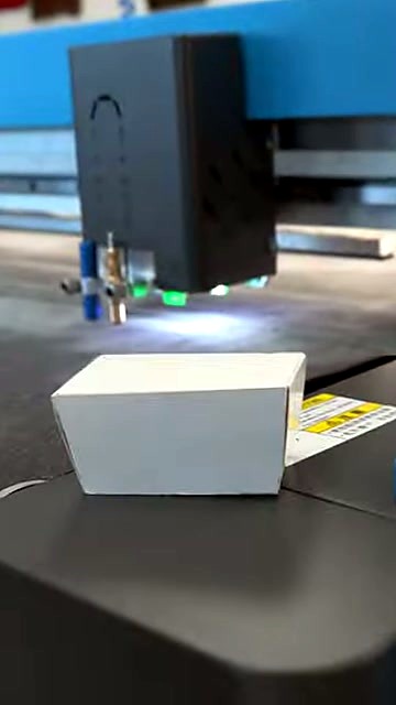 Folded white packaging box on FlatCUT bed (SKU ask)