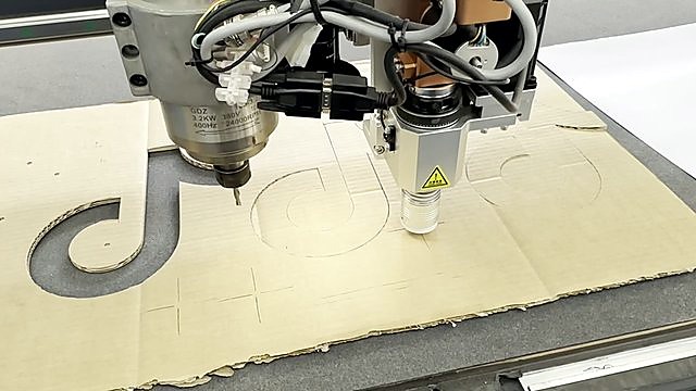 Dual head spindle + CCD Attention label over cardboard (SKU ask)